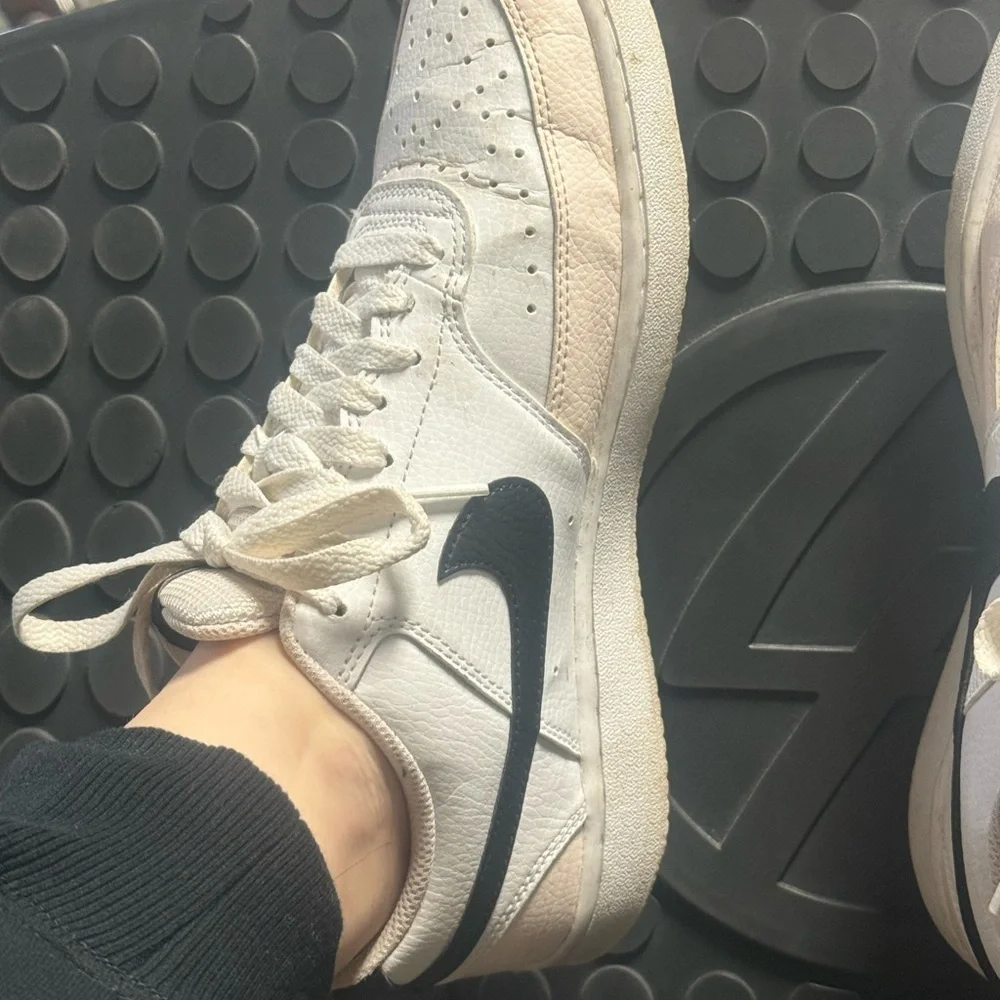 Nike Women's White Sneakers 8,5